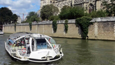 Batobus hop- hop-off river service Paris